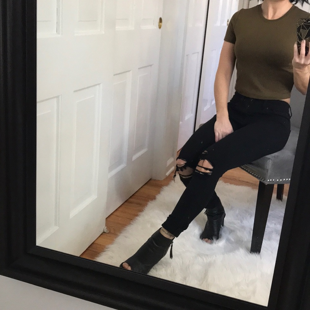 New forever 21 olive green short sleeve crop top